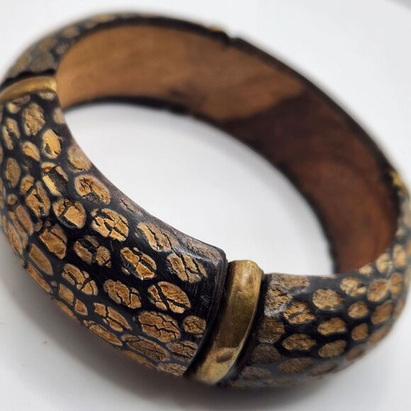 Beautiful Boho Bangle Bracelet 7.5" Carved Wood & Brass Art of Wear Black Brown - Picture 1 of 7